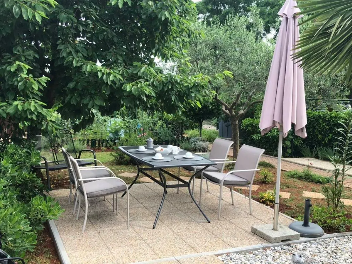 Apartment Mirna Umag 0*,
