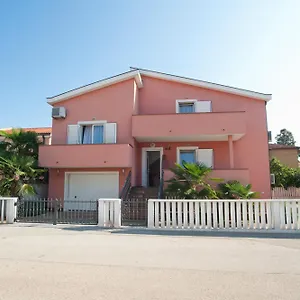 Apartman Maric With Parking, Umag